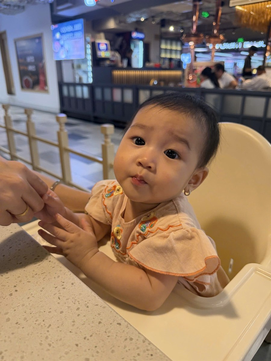 Khả Hân đi chơi